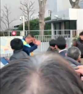 立花孝志 N党 襲撃 ナタ 殺人未遂 財務省解体デモ 流血 握手 映像 瞬間に関連した画像-05