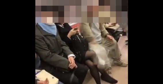 老害動画 電車で足を組んだ女性にブチ切れ 足を叩きまくる老人が撮影される オレ的ゲーム速報 刃 老害動画 電車で足を組んだ女性にブチ切れ 足を叩きまくる老人が撮影される オレ的ゲーム速報 刃