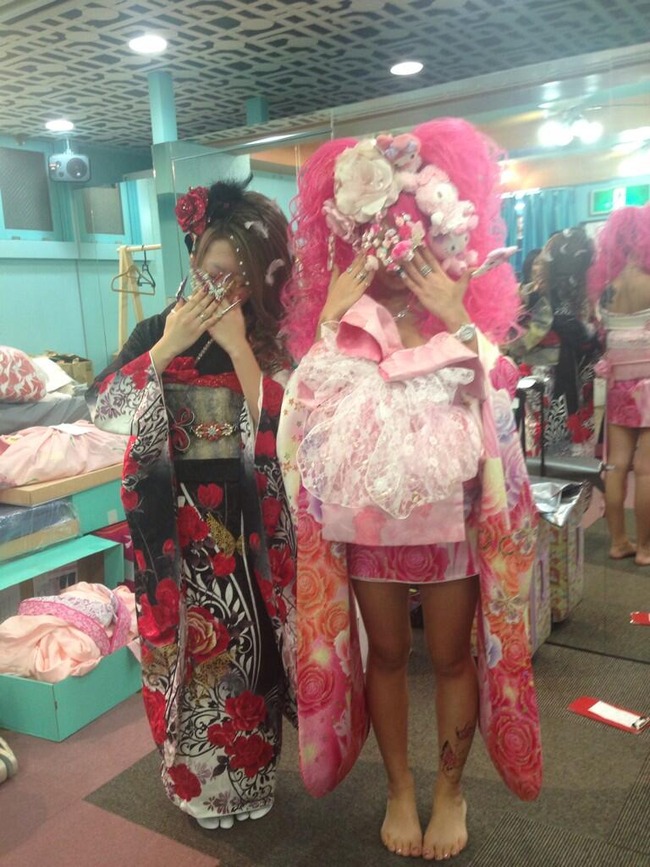 成人式 ギャルの振り袖がギャルすぎると話題にｗｗｗｗｗｗｗこれはどう見ても和服じゃねえぞｗｗｗｗｗｗｗｗｗｗｗｗｗｗｗ オレ的ゲーム速報 刃