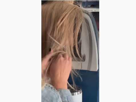 動画 女性 前の席の女性の髪が邪魔すぎる せや ガムやキャンディくっつけたろ w どっちが悪いと思う オレ的ゲーム速報 刃 動画 女性 前の席の女性の髪が邪魔すぎる せや ガムやキャンディくっつけたろ w どっちが悪いと思う オレ的ゲーム速報 刃