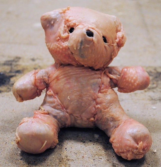 閲覧注意 外国人さん あるものを使ってヤバすぎる テディベア を作り上げる オレ的ゲーム速報 刃