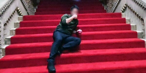 岸田一族 岸田祥太朗 岸田文雄 文春 合コン 次男 三男 寝そべり男に関連した画像-01