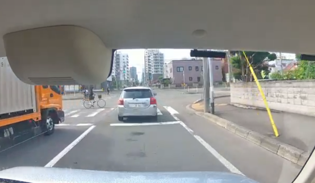 女子高生 自転車 JK 信号無視 車 乗用車 衝突 交通事故 ひき逃げに関連した画像-02
