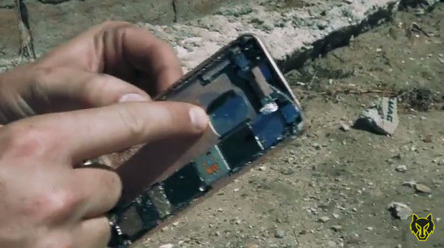 iPhone6S 脆弱性 ハンマー 液体窒素 YouTube 動画 ライフル ミキサー 破壊 スマートフォンに関連した画像-09