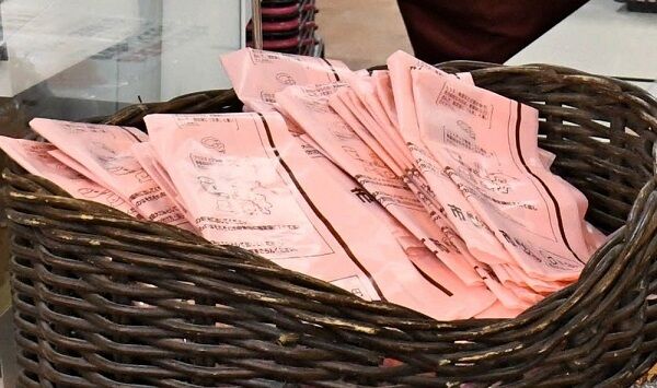 レジ袋　ごみ袋　再利用　プラスチックごみ　スーパー　環境問題に関連した画像-01