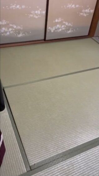 親戚 叔父 部屋 謎のボタン 隠し収納 エロ本 写真に関連した画像-03