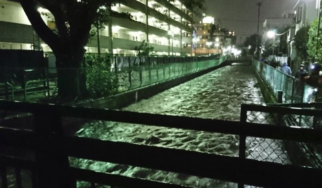 台風画像 東京のあちこちの川で危険氾濫水位超え 現地画像やべぇえええええ オレ的ゲーム速報 刃 台風画像 東京のあちこちの川で危険氾濫水位超え 現地画像やべぇえええええ オレ的ゲーム速報 刃