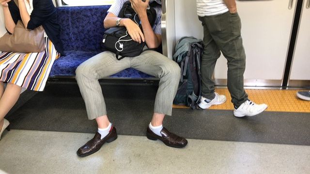 電車 股開き 筋力の衰えに関連した画像-01