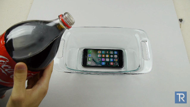 iPhone7 コーラ　冷凍　防水に関連した画像-03