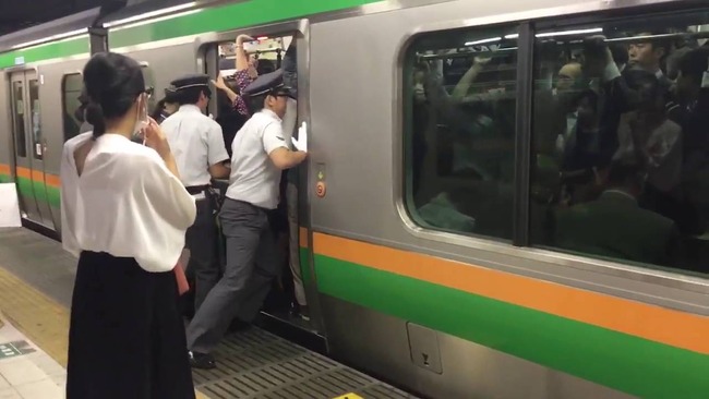 満員電車 画像 パン ぺしゃんこに関連した画像-01