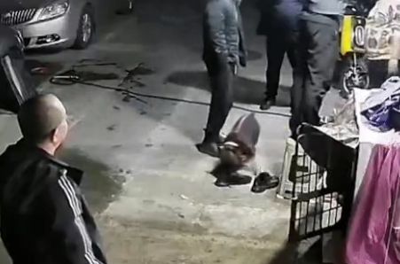 男性 靴 臭い 犬 ブルドッグ 激臭 嘔吐に関連した画像-01