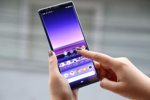 スマホ 操作 日本人 人差し指 親指 に関連した画像-01