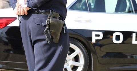 発砲 神戸 警察 刃物 クレーマー 命中に関連した画像-01