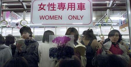 女性専用車両 乗りたくない 女性 電車 ニオイ 化粧に関連した画像-01