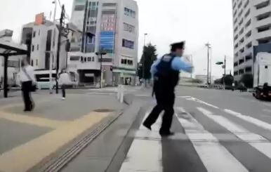 赤信号 警察官 飛び出し 自転車 赤信号に関連した画像-01