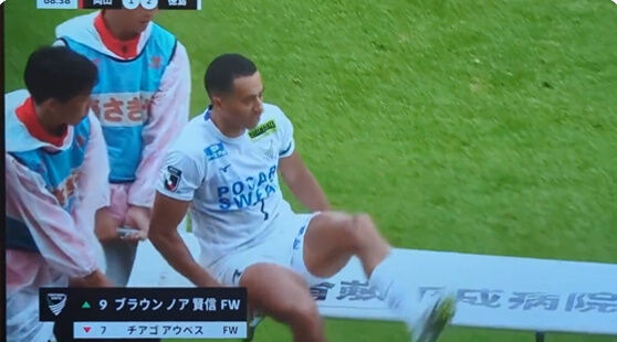 サッカー 選手 怪我 担架 イエローカード ルール 審判 チアゴタクシーに関連した画像-06