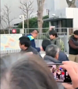 立花孝志 N党 襲撃 ナタ 殺人未遂 財務省解体デモ 流血 握手 映像 瞬間に関連した画像-03