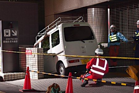 地下鉄 車 侵入に関連した画像-03