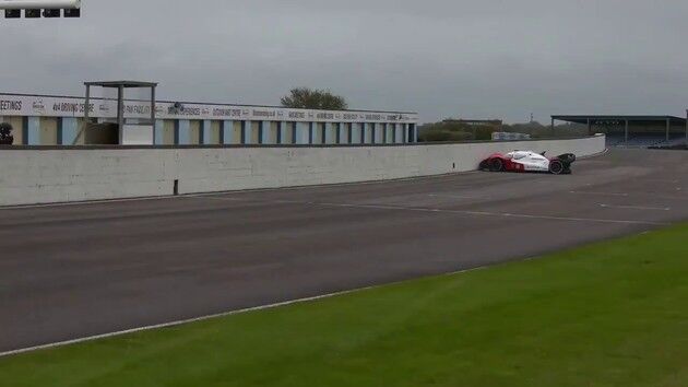 無人 自動運転 レース ロボ 事故 に関連した画像-05