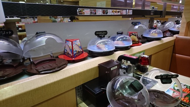 くら寿司で子供がミスして脱線事故発生 現場が阿鼻叫喚の大惨事になるｗｗｗｗｗ オレ的ゲーム速報 刃