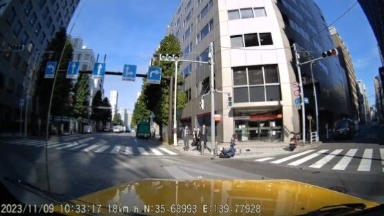 東京 人形町 女性 ドライバー 運転手 直進車線 右折 バイク 事故に関連した画像-07
