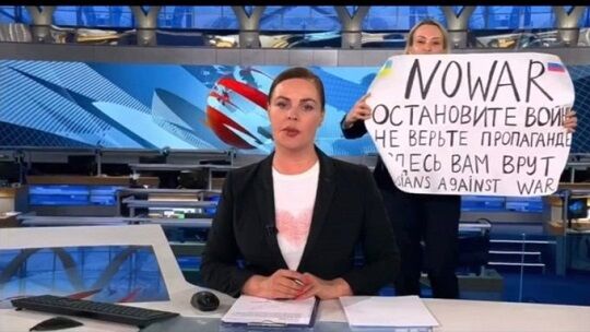 ウクライナ　ロシア　戦争　抗議　ドイツ　記者に関連した画像-01