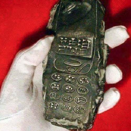 携帯電話 800年前 出土に関連した画像-03
