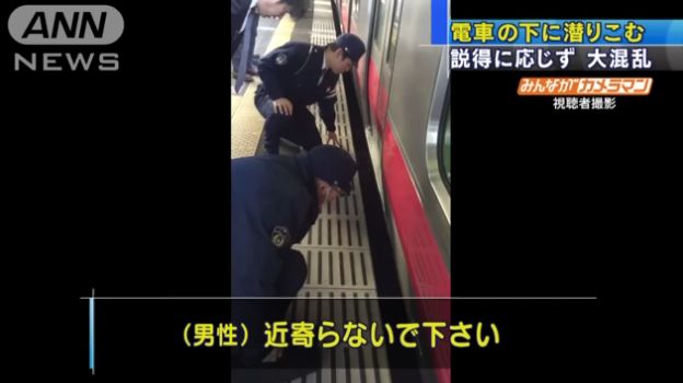 大迷惑 京葉線電車の下に男性が潜り込んで立てこもり 大規模遅延が発生 男 自分は死んでないから損害賠償はされない 放っといて オレ的ゲーム速報 刃