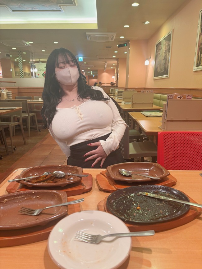 食べすぎ 大食い 女子 1カップ 膝に関連した画像-02