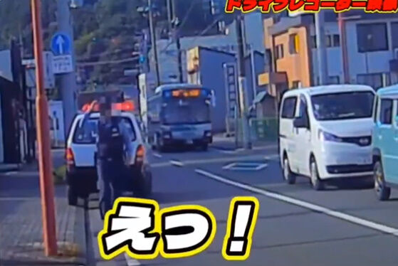 警察官 事故 ドライブレコーダー サイドブレーキ バス 衝突 ドライブ パーキングに関連した画像-02