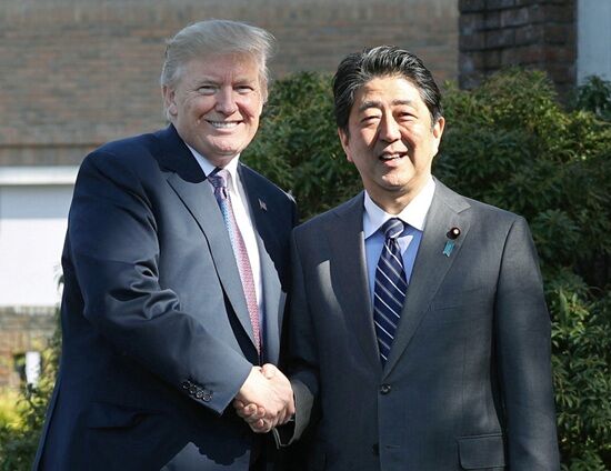 トランプ 安倍晋三 親友 天皇 スーツ ボタン 安倍晋三回顧録 礼儀 マナー に関連した画像-01