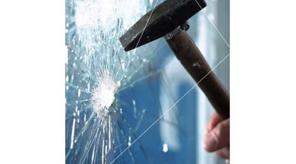 【悲報】埼玉、家の窓ガラスが割られ侵入・窃盗の被害が毎日大量に発生中 ガチの治安崩壊のサムネイル