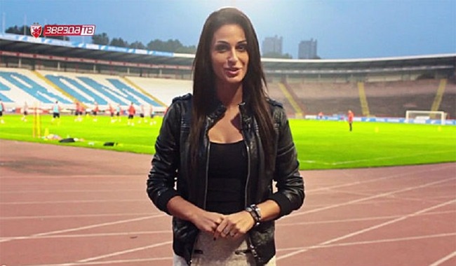 画像アリ 美人すぎて選手が集中出来ないから退場させられたレポーターをご覧くださいｗｗｗｗ オレ的ゲーム速報 刃