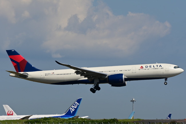 飛行機 腹痛 バイオハザード 緊急着陸 バルセロナに関連した画像-01