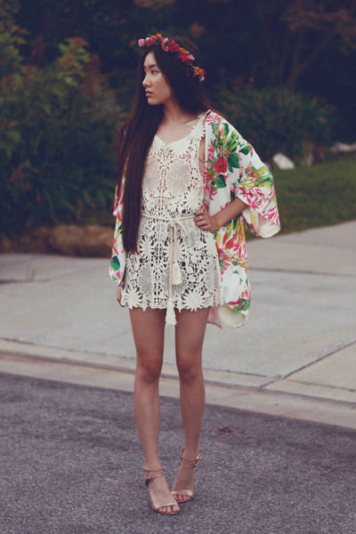 crochet-awwdore-dress-floral-kimono-lovers-friends-cardigan_400