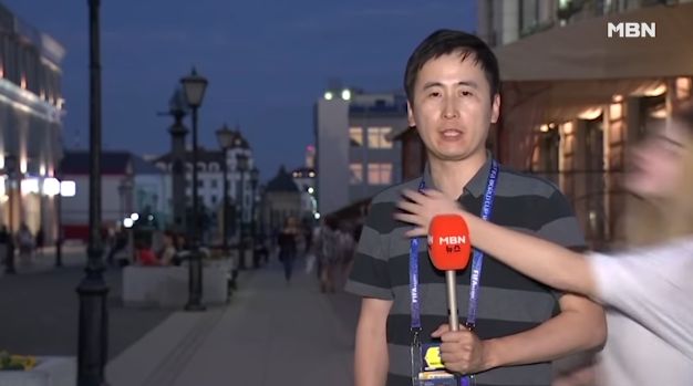 W杯 決勝tのリポート中 とんでもない放送事故が発生 キャスターめっちゃ幸せそうwwwww オレ的ゲーム速報 刃 W杯 決勝tのリポート中 とんでもない放送事故が発生 キャスターめっちゃ幸せそうwwwww オレ的ゲーム速報 刃