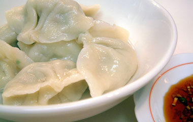 閲覧注意 Coopの冷凍水餃子からイモムシが出てきたと話題に 問い合わせしてみるも オレ的ゲーム速報 刃