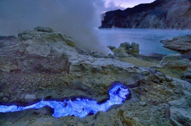 青い火山 ジャワ島に関連した画像-04