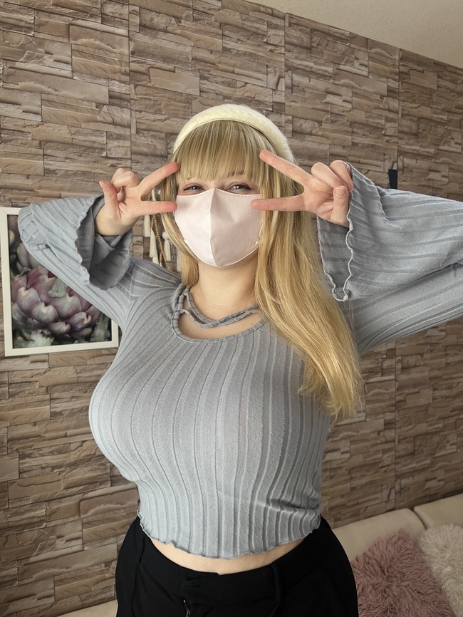 アメリカ人 女性 声優 巨乳に関連した画像-02