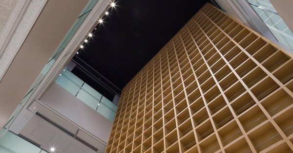 中野区 図書館 中野東図書館　本棚　書架　区長　ツタヤ図書館に関連した画像-01