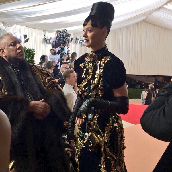 ニューヨークで開催中のセレブパーティで大物俳優と歌手が たまごっち を装着 たまごっちが海外セレブに大人気ｗｗｗ オレ的ゲーム速報 刃