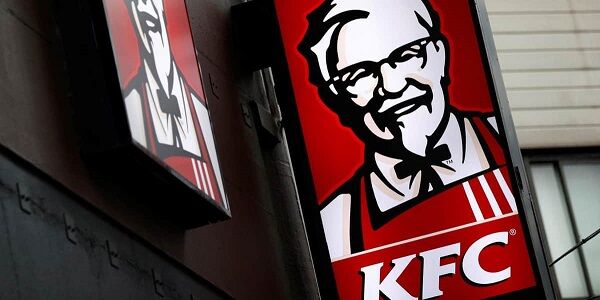 KFC プロポーズ ケンタッキーフライドチキン 店内 貧乏 カップル 祝福 インターネット ジャーナリストに関連した画像-01