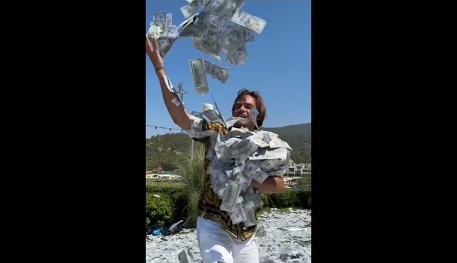 トルコ 大富豪 高級ホテル 100ドル札 ばら撒きに関連した画像-01