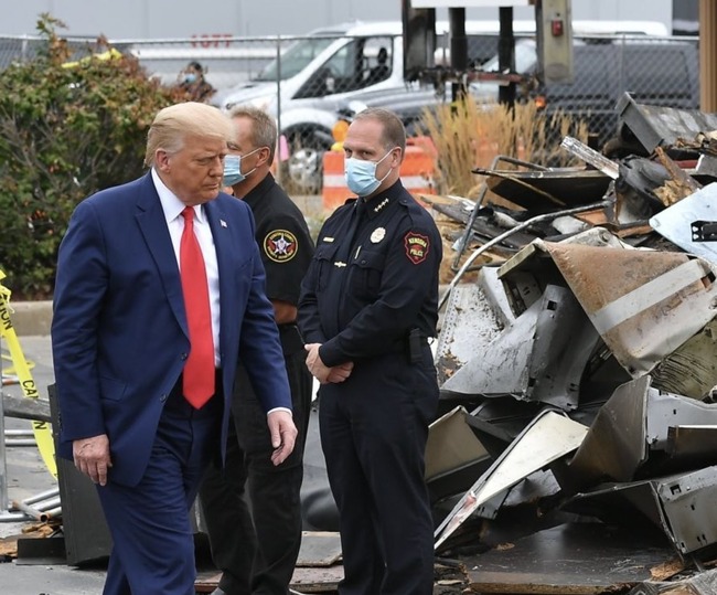 トランプ大統領 ウィスコンシン州 ケノーシャ 訪問 BLM暴動 戦場に関連した画像-03
