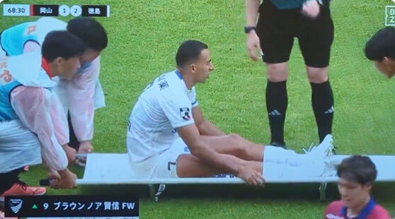 サッカー 選手 怪我 担架 イエローカード ルール 審判 チアゴタクシーに関連した画像-04