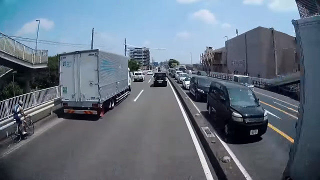 自転車 トラック マナー 交通トラブルに関連した画像-03