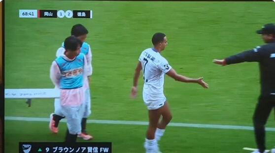 サッカー 選手 怪我 担架 イエローカード ルール 審判 チアゴタクシーに関連した画像-08