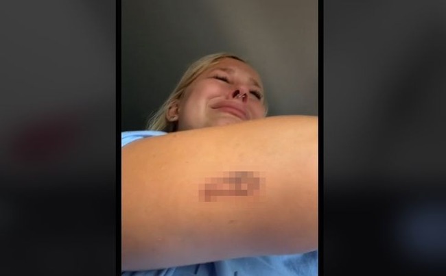 女性　親友　蝶　ペア　タトゥー　卑猥に関連した画像-01