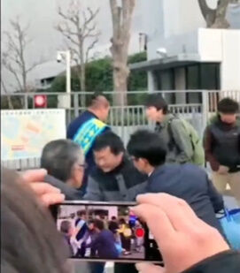立花孝志 N党 襲撃 ナタ 殺人未遂 財務省解体デモ 流血 握手 映像 瞬間に関連した画像-02
