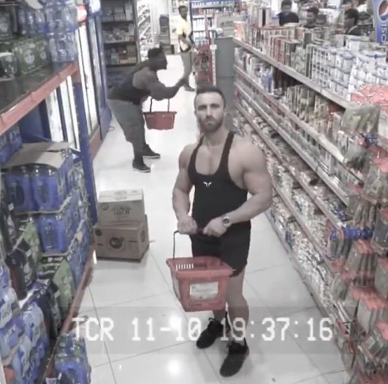 ウォルマート 監視カメラ 筋肉に関連した画像-02